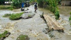 Assam floods: सात जिलों में करीब 57 हजार लोग प्रभावित, बारिश और भूस्खलन के बीच सैकड़ों जगह-जगह फंसे
