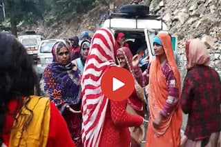 Viral Video: गंगोत्री नेशनल हाईवे पर जाम की समस्या के बीच श्रद्धालुओं ने खूब किया डांस, देखते ही बन रहा नजारा- देखें वीडियो