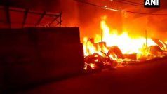 Delhi Fire: फर्नीचर गोदाम में लगी भयंकर आग, 11 फायर टेंडर बुझाने के ऑपरेशन में जुटीं
