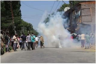 हत्या का विरोध कर रहे कश्मीरी पंडितों पर आंसू गैस छोड़ी गई, जांच के आदेश