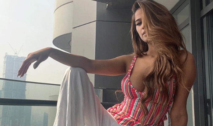 डीजे पर नाचते-नाचते होश खो बैठीं ये एक्ट्रेस, ऊप्स मोमेंट का हुईं शिकार, दूसरी के पति ने संभाला