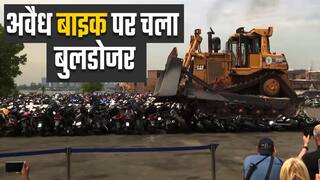 न्यूयॉर्क में पुलिस की बड़ी कार्रवाई, 100 स्ट्रीट रेंसिंग Bikes पर चलवाया बुलडोजर | Watch Video