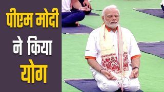 कर्नाटक के मैसूर पैलेस ग्राउंड में PM मोदी ने किया योगाभ्यास, देखें वीडियो