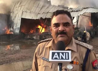 Ghaziabad Fire: शहीद नगर मेट्रो स्टेशन के पास गोदाम में लगी आग, दमकल की 12 गाड़ियों ने पाया काबू