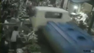 Video: 5 Injured as Water Tank Rams into Vendors at a Sabji Mandi in Delhi's Badarpur | WATCH
