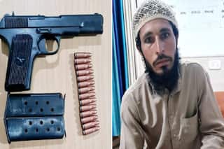 जम्मू कश्मीर के डोडा में एक आतंकी गिरफ्तार, कब्जे से मिली चीनी पिस्तौल और मैगजीन