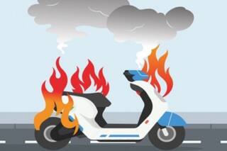 नहीं थम रहा ईवी ई-स्कूटर में आग लगने का सिलसिला, एक बार फिर खतरनाक हादसा