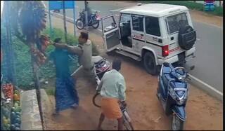 Viral Video: Brave Kerala Cop Fights Off Man Armed With Machete | WATCH