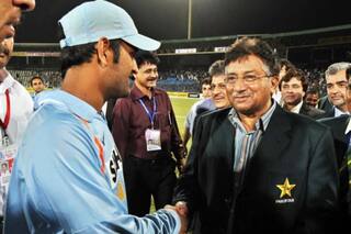 ...जब माही के हेयरस्टाइल ने Pervez Musharraf को बनाया दीवाना, मिली थी बाल ना कटवाने की सलाह