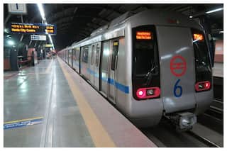 Delhi Metro Blue Line: द्वारका सेक्टर 21 और नोएडा इलेक्ट्रॉनिक सिटी/वैशाली के बीच सेवा रही बाधित, यात्री रहे परेशान