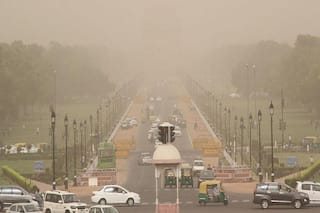 Delhi Air Pollution: लाहौर के बाद दुनिया का दूसरा सबसे प्रदूषित शहर बना दिल्ली, 350 के पास पहुंचा AQI