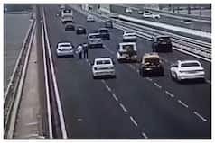 Video: Two Men Stop On Bandra-Worli Sea Link in Mumbai To Save Injured Bird, Run Over By Speeding Taxi