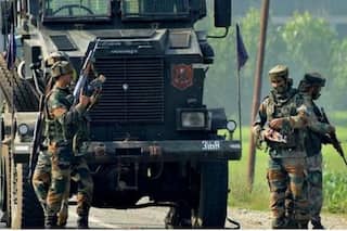 जम्मू कश्मीर में एनकाउंटर: सुरक्षा बलों ने बैंक मैनेजर के हत्यारे समेत दो आतंकियों को किया ढेर