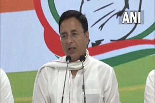 PM मोदी ने 10 लाख नई सरकारी नौकरियों के दिए निर्देश तो कांग्रेस बोली- 900 चूहे खाकर बिल्ली हज को चली