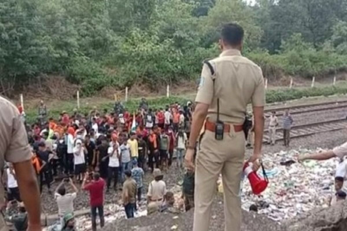 Telangana Agnipath Protests: 1 Killed, 3 Injured in Police Firing as  Violence Rocks Secunderabad Railway Station