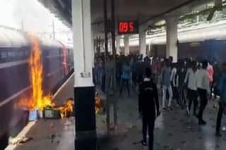 Video: Agnipath Protesters Set Train on Fire, Vandalise Stalls at Secunderabad Railway Station
