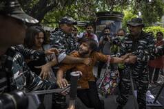 Agnipath Protests: Bharat Bandh Called on Monday, Hundreds of Trains Cancelled For 4th Day | Highlights
