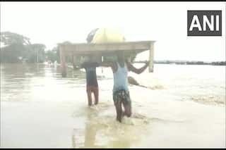 असम में बाढ़ से बिगड़े हालात, लाखों लोग प्रभावित, 20 से ज्यादा की मौत, कई लापता