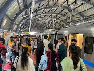 Delhi Metro Blue Line: केबल काटकर ले गए चोर, DMRC ने बताई ये मजबूरी, दिनभर यात्री हैं परेशान