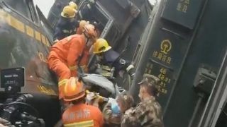 चीन में बड़ा रेल हादसा: 300 किलोमीटर की थी रफ्तार, बुलेट ट्रेन के दो डिब्बे पटरी से उतरे, ड्राइवर की मौत