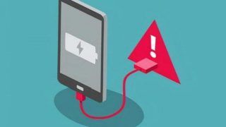 Online Fraud ALERT: Here's Why Charging Phone At Public Spots Can Be Risky? Beware of Juice Jacking