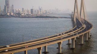 Mumbai Man Run Over by Taxi On Bandra-Worli Sea Link After He Stops Car to Save Bird
