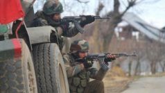 जम्मू-कश्मीर: कुलगाम में मुठभेड़, सुरक्षाकर्मियों ने लश्कर के 2 आतंकियों को किया ढेर