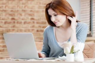 जब अकेली होती हैं लड़कियां, Google पर करती हैं ये 5 चीजें Search