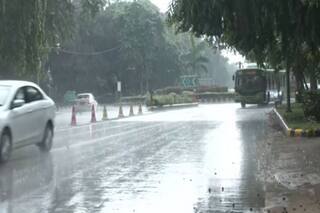 Weather Updates: दिल्ली-NCR के कई इलाकों में बारिश, IMD ने बताया आज दिन भर कैसा रहने वाला है मौसम