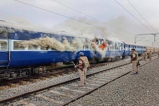 अग्निपथ योजना के खिलाफ प्रदर्शनों के चलते 371 ट्रेनें रद्द की गईं, देखें लिस्ट