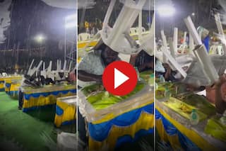 Viral Video Today: बिरयानी देखते ही टूट पड़े बाराती, बारिश आई तो सिर पर रख ली कुर्सी मगर हिले नहीं- देखें वीडियो