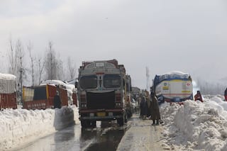 Jammu-Srinagar Highway Closed for Traffic Due to Bad Weather