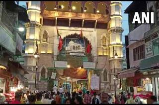 800 साल पुरानी अजमेर दरगाह के खादिमों के भड़काऊ बयानों के कारण आनेवालों की संख्या में आई बड़ी कमी