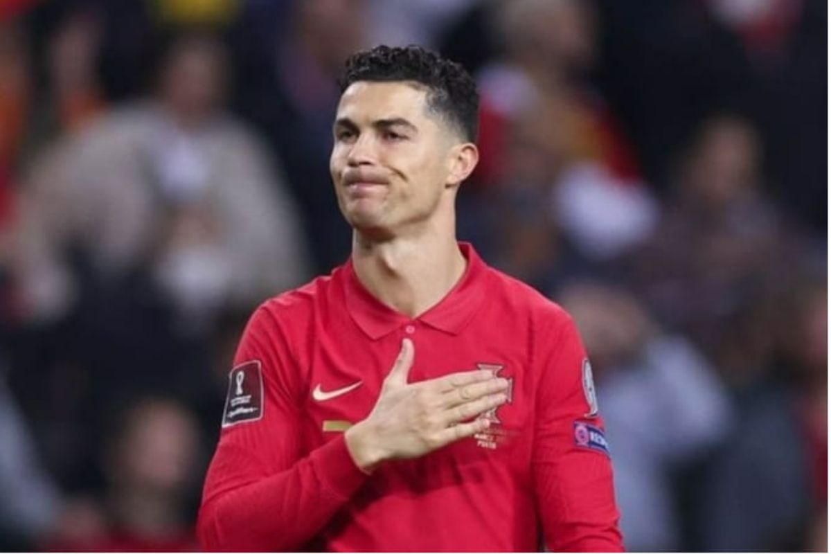 Cristiano Ronaldo threatens to quit Manchester United if they fail