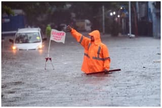 Mumbai Rains LIVE Update: महाराष्ट्र के कई जिलों में बाढ़ का खतरा, मुंबई में आज फिर होगी भारी बारिश