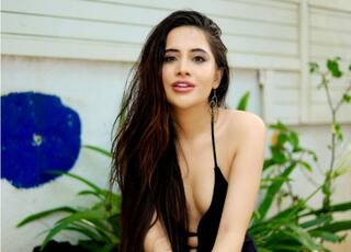 Uorfi Javed Bold Video:उर्फी ने पहनी आधी शर्ट...कोई सपने में भी न सोचे ऐसा फैशन..लोग बोले-काश! अंडे मारने का ऑप्शन होता