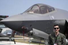 Tomorrow   s    Top Gun    Might Have Drone Wingman, Use AI