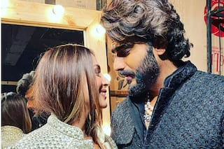 अर्जुन कपूर ने रैंप वॉक के दौरान मलाइका अरोड़ा को किया KISS, बॉन्डिंग देख फैंस बोले- कपल गोल्स