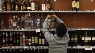 Delhi Liquor News: दिल्ली सरकार ने शराब की दुकानों के लाइसेंस की अवधि 31 अगस्त तक बढ़ाने का फैसला किया