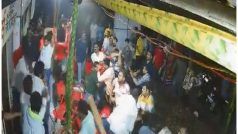 इंदौर में पहले चरण के निकाय चुनाव के दौरान भिड़े BJP-कांग्रेस कार्यकर्ता, पुलिस ने भी बरसाईं लाठियां, Viral हो रहा वीडियो