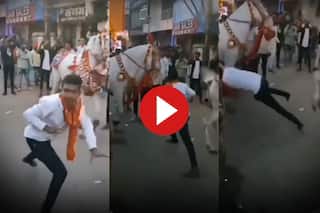 Dance Ka Video: घोड़ी के सामने झूम-झूमकर डांस कर रहा था शख्स, तभी पड़ी ऐसा लात वहीं चित हो गया बेचारा- देखें वीडियो