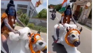 Kanwar Yatra 2022: Varanasi Man Dressed As Lord Shiva Rides Nandi Bike, People Take Selfies With Him | Watch
