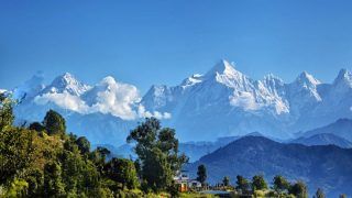 नैनीताल-मसूरी नहीं बल्कि इस बार घूमिये चौकोरी, यहां से देखिये बर्फ से ढंका हिमालय