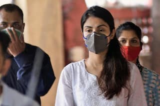 Sushant Singh Rajput Case: Rhea Chakraborty Received Multiple Ganja Deliveries From Co-Accused, Says NCB   s Draft Charges