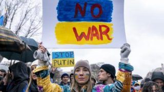Russia Ukraine war: युद्ध से डरी इस महिला ने बनाया BUNKER, 25 साल गुजारने के लिए भरा राशन