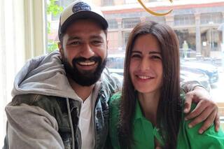 कैटरीना कैफ और विक्की कौशल ने इकोनॉमी क्लास में किया ट्रेवल, फैंस ने कहा 'पैसे खत्न हो गए क्या'