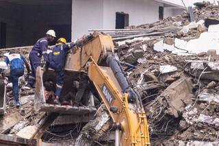 World Hindi News: नाइजीरिया में इमारत ढही, आठ लोगों को मलबे से निकाला गया