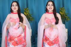 Urfi Surprises Everyone With Her 'Poo Bani Parvati' Look, Sings 'Shree Ganeshay Dheemahi' - Watch Video