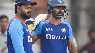 Virender Sehwag Backs Rishabh Pant Over Injured Dinesh Karthik in India's T20 World Cup Playing XI vs Bangladesh