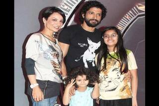 फरहान अख्तर की बेटी Shakya Akhtar हो गई हैं इतनी बड़ी, स्टाइल में अपने मम्मी-पापा से भी आगे